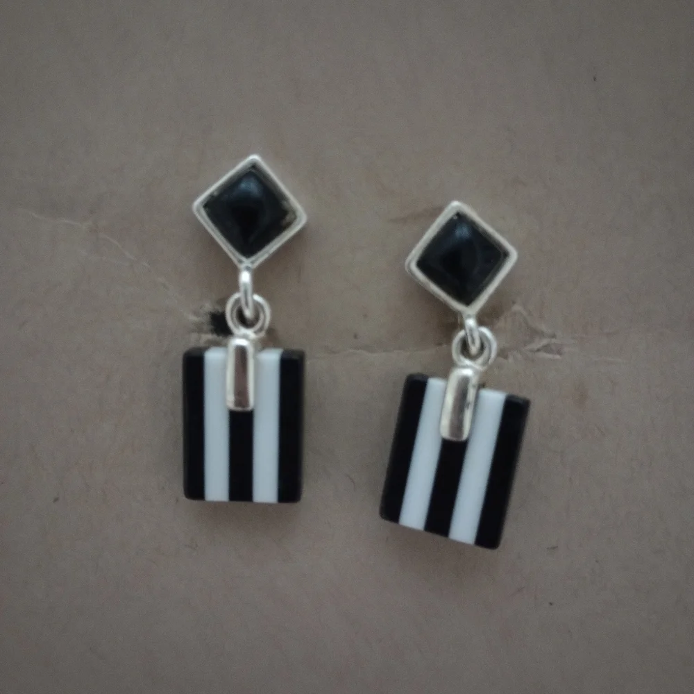 Vintage Black and White Clip-On Earrings - Picture 2 of 6